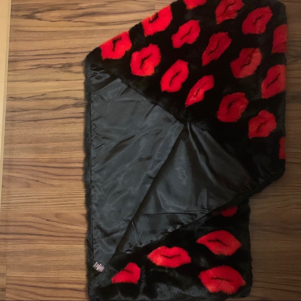 Victoria Secret Red Lips Scarf - Picture 3 of 4